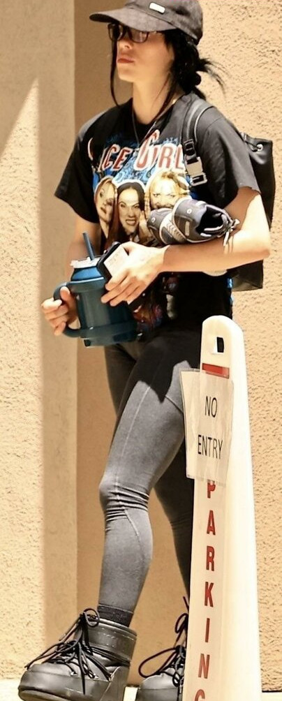 billie-eilish gallery photo #2097