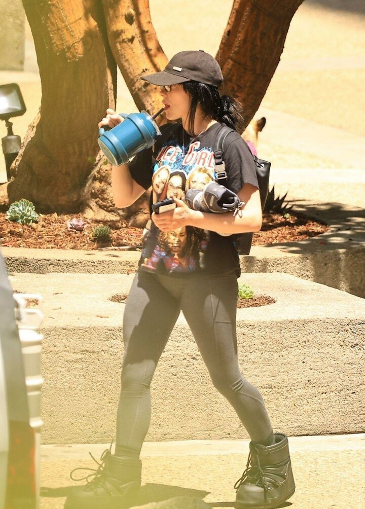 billie-eilish gallery photo #2098