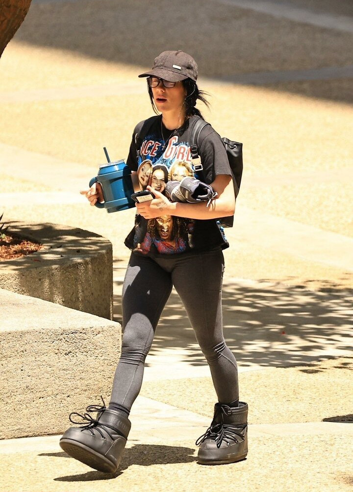 billie-eilish gallery photo #2099