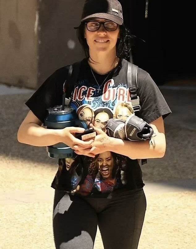 billie-eilish gallery photo #2101