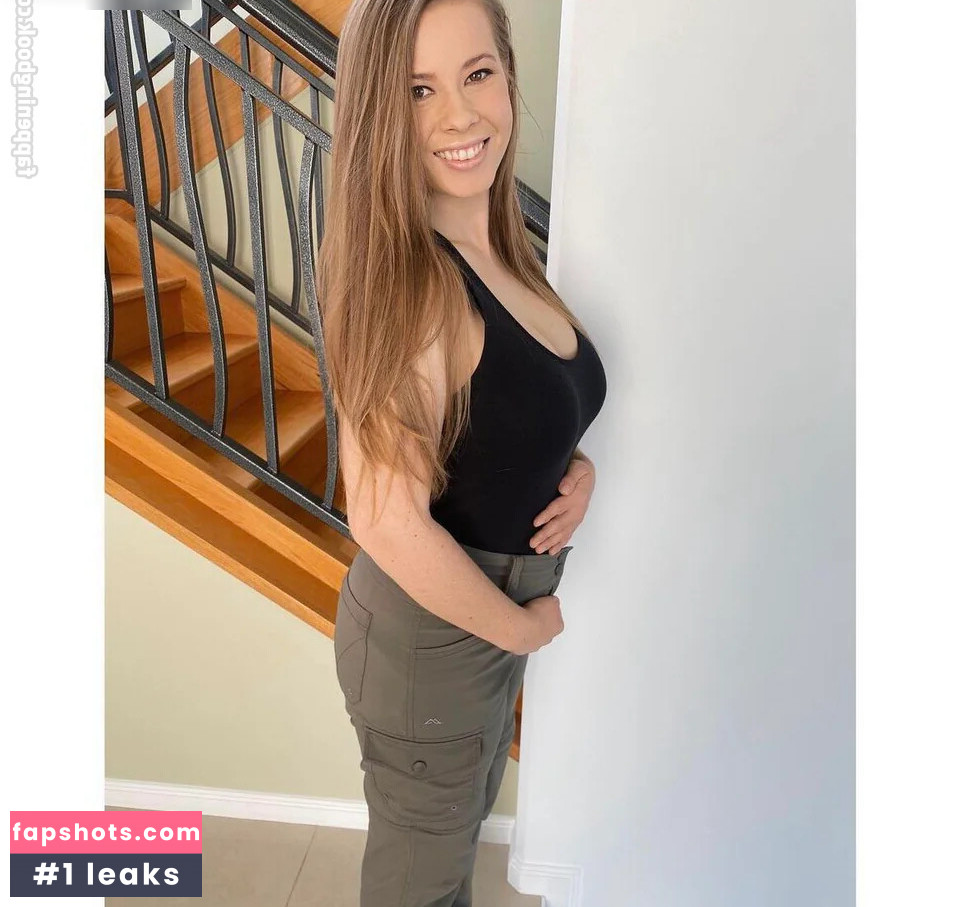 Bindi Sue Irwin gallery photo #8