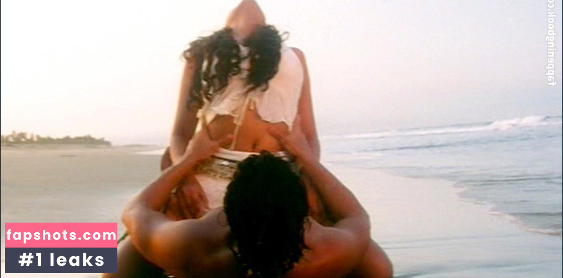 Bipasha Basu gallery photo #7