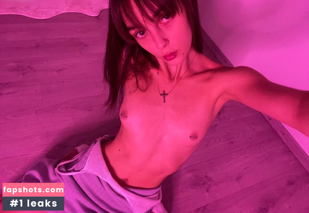 Birkaiss nude babe gallery