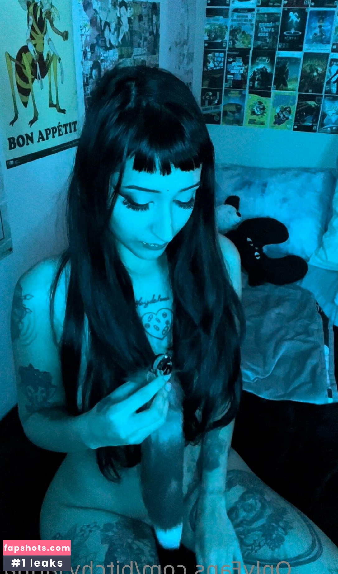 bitchy.latina gallery photo #12