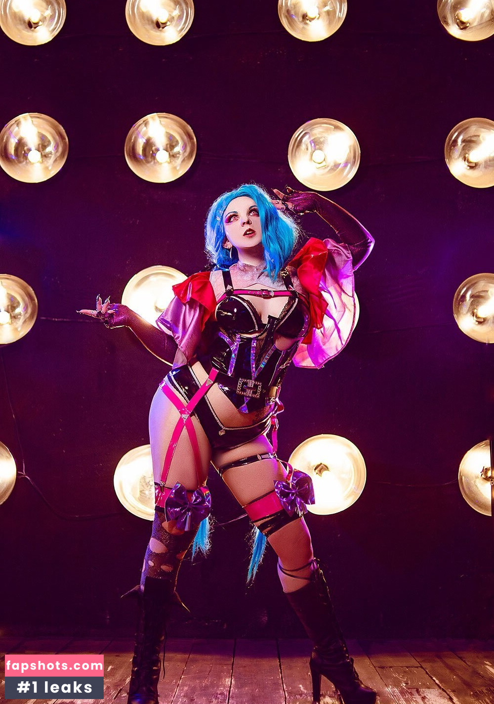 Bizarre Deer gallery photo #5