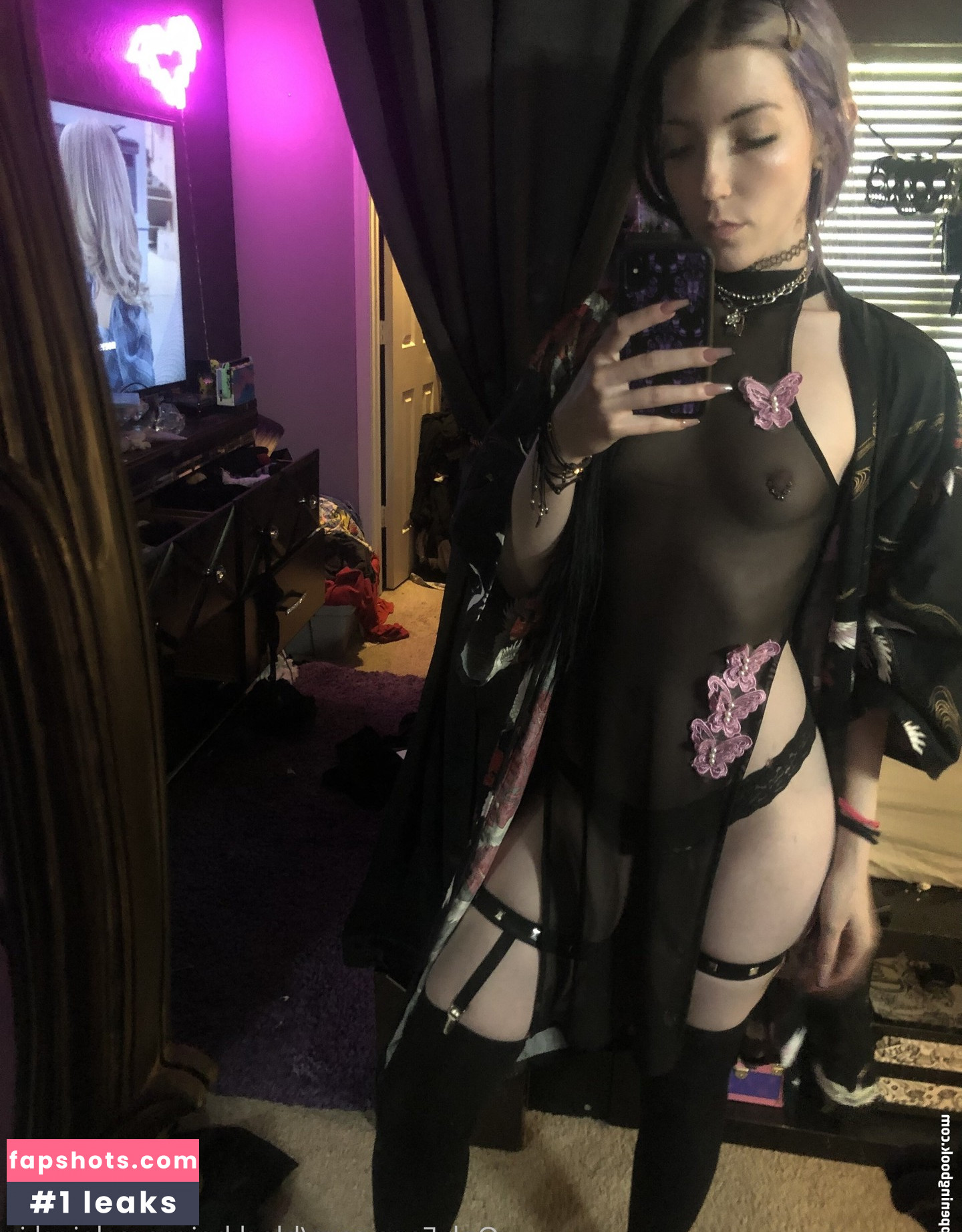 blackhairporcelainskin gallery photo #2