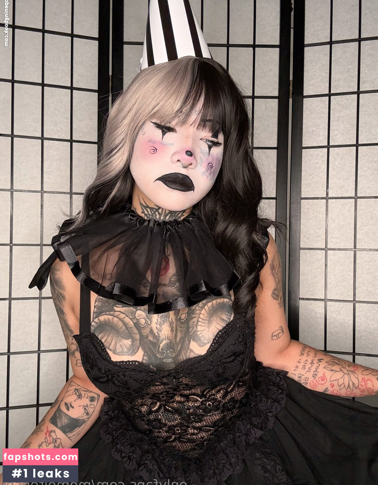 Bloddewed nude babe gallery