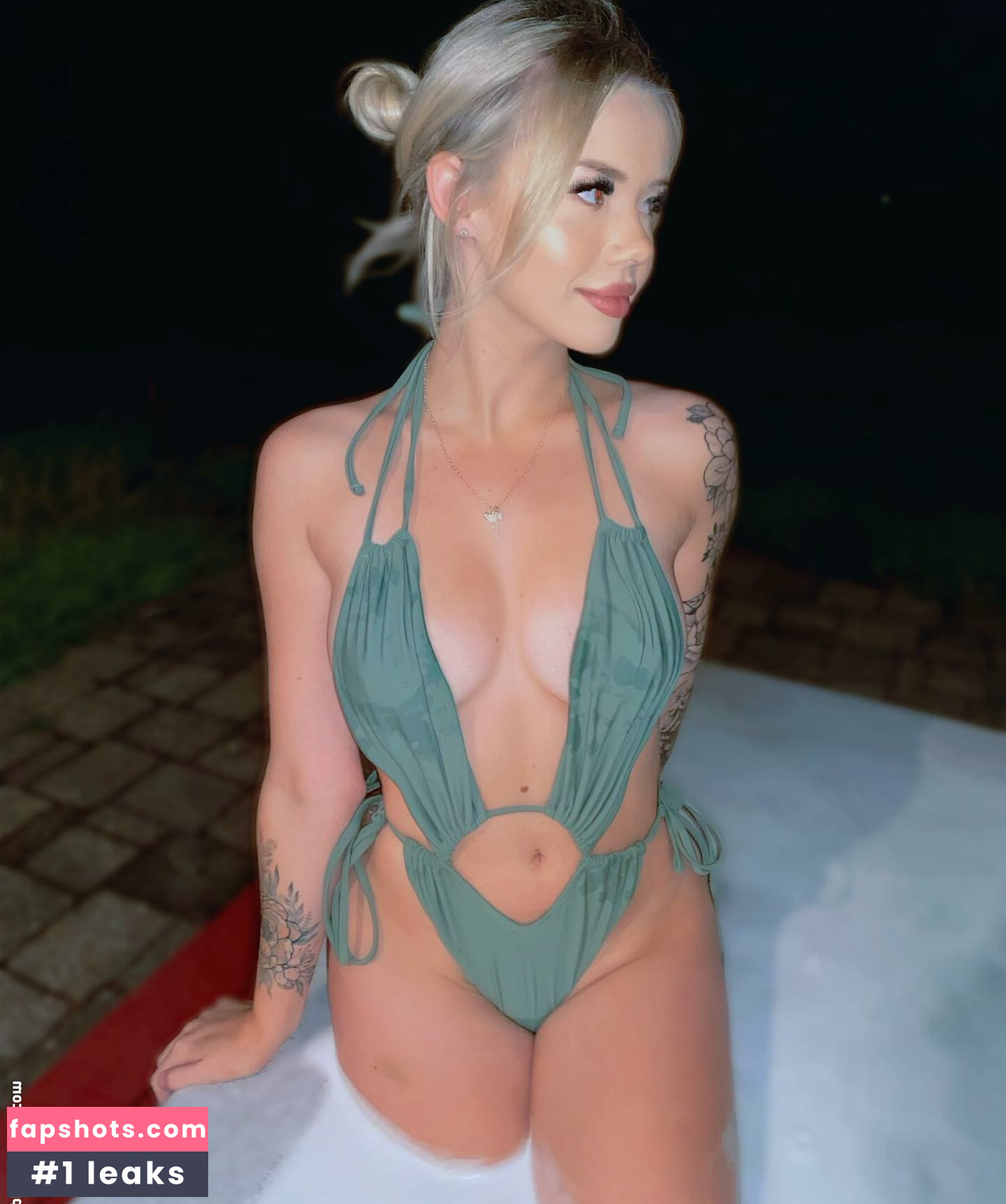 BlondBunni gallery photo #4