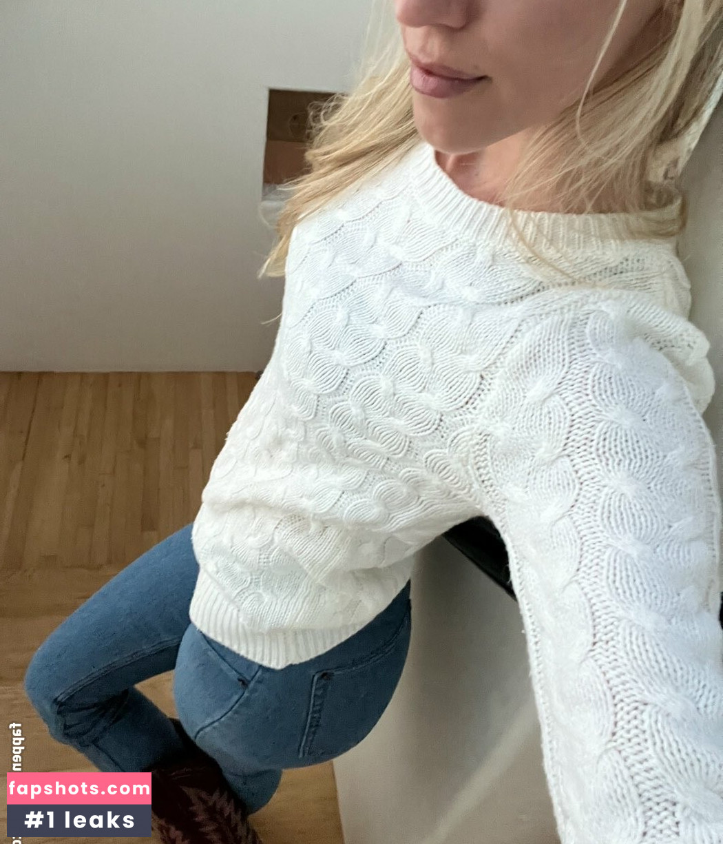 Blonde Mel gallery photo #16