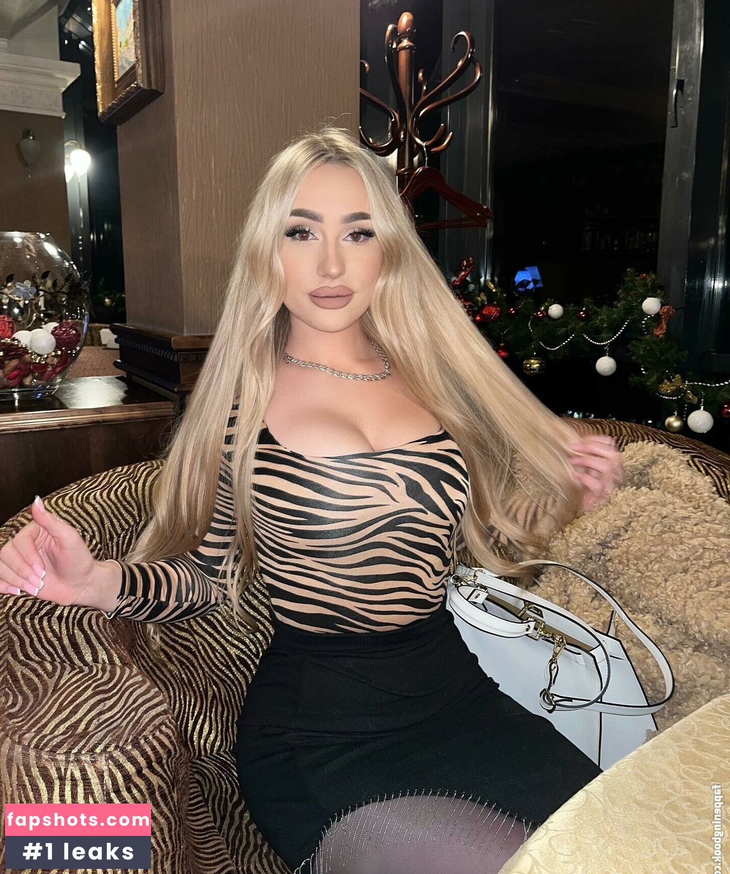 BlondieLana nude babe gallery