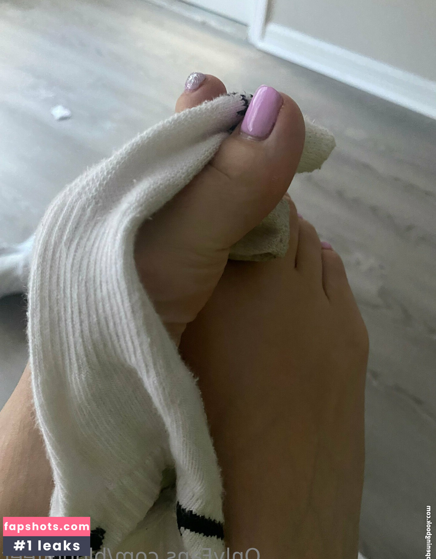 Blondifeet gallery photo #28