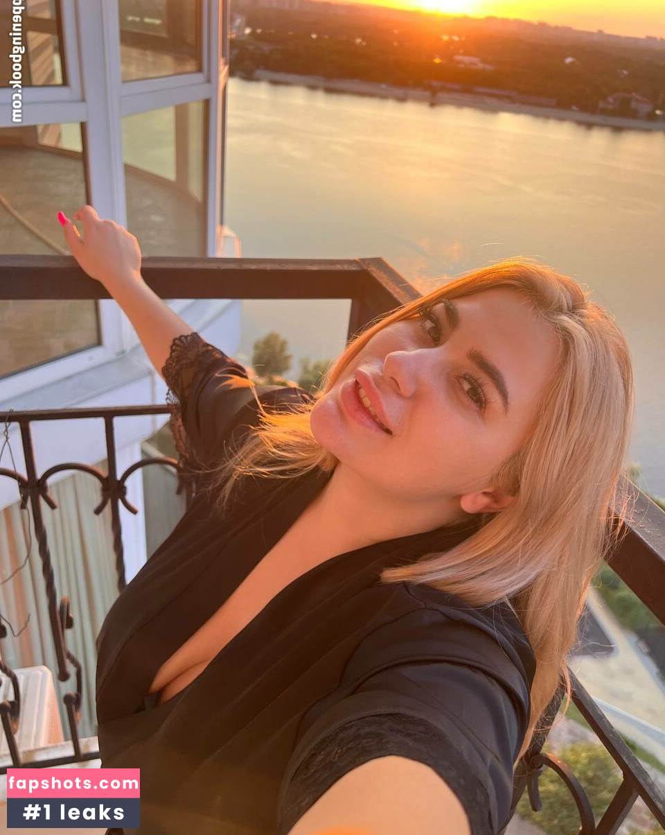 blondiiie_rose gallery photo #9