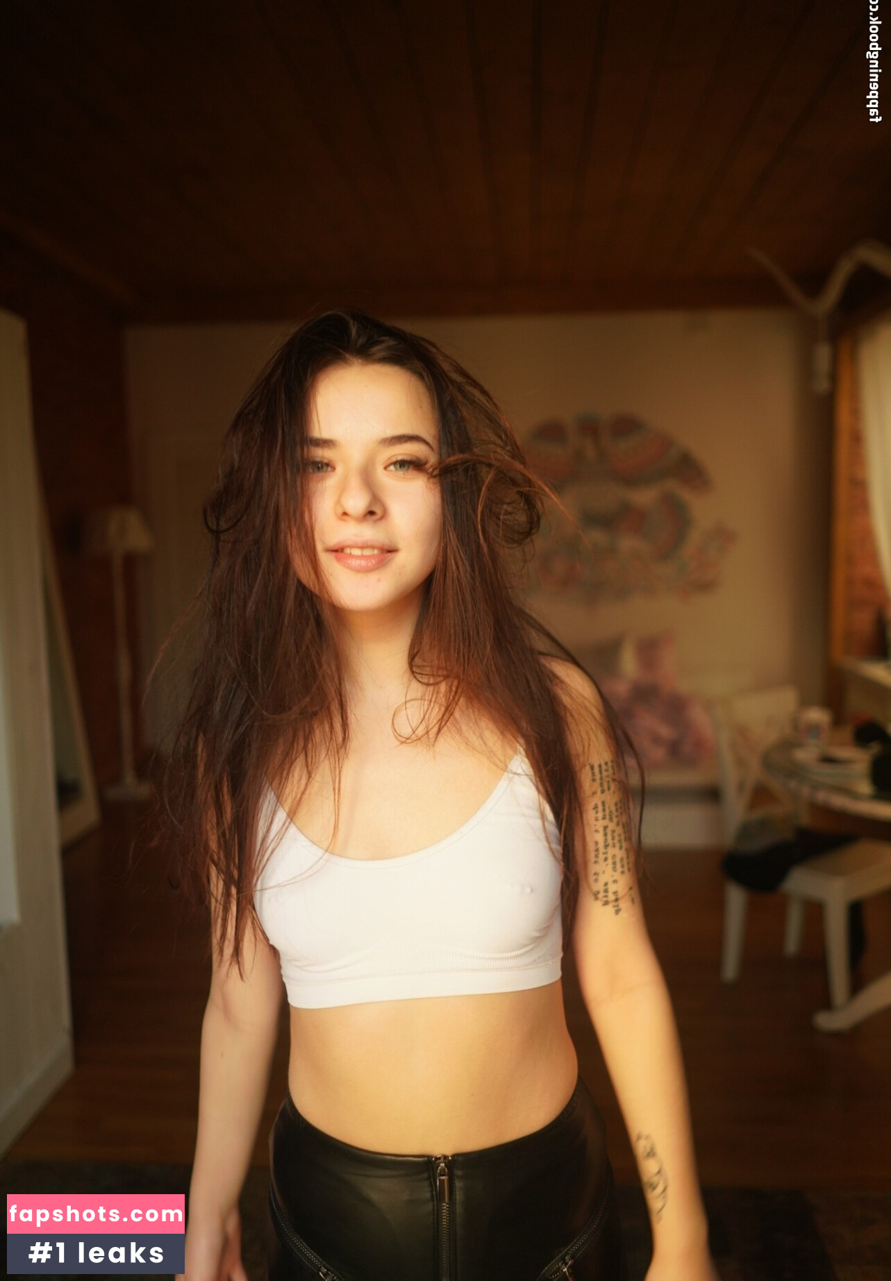 Bloom Lambie gallery photo #4