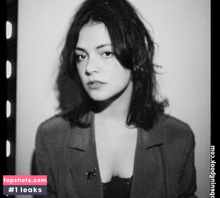 Blu Hunt gallery photo #11