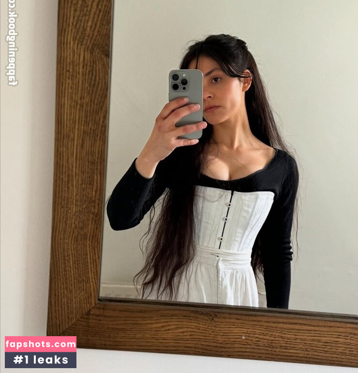 Blu Hunt gallery photo #18