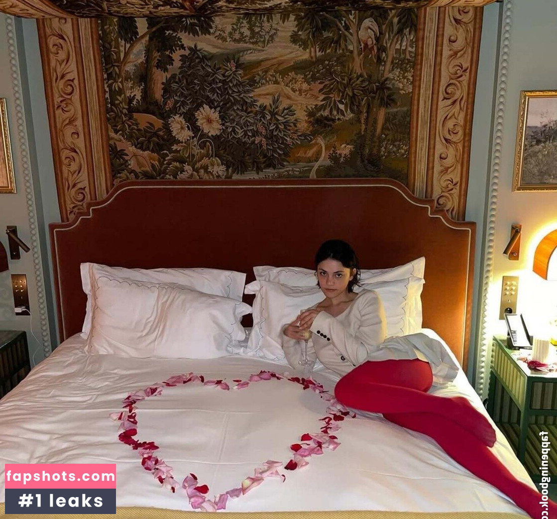 Blu Hunt gallery photo #23