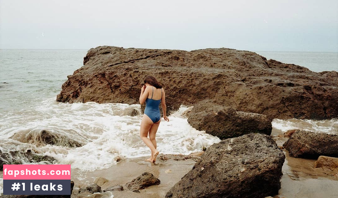 Blu Hunt nude babe gallery