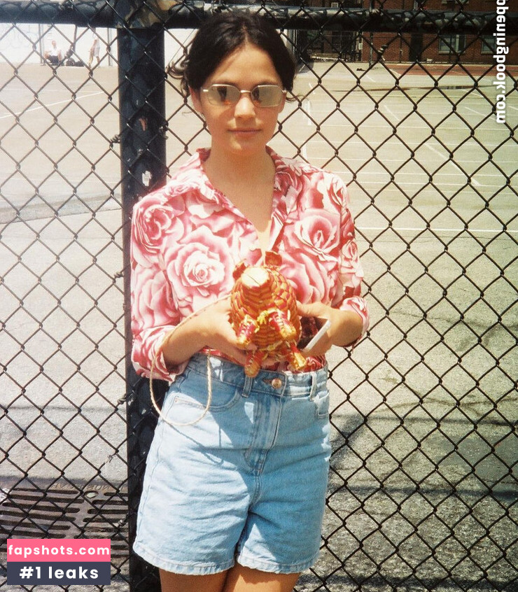 Blu Hunt gallery photo #5