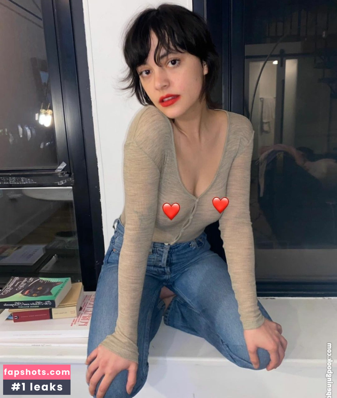 Blu Hunt gallery photo #45