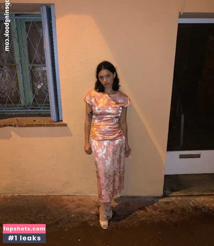 Blu Hunt gallery photo #6