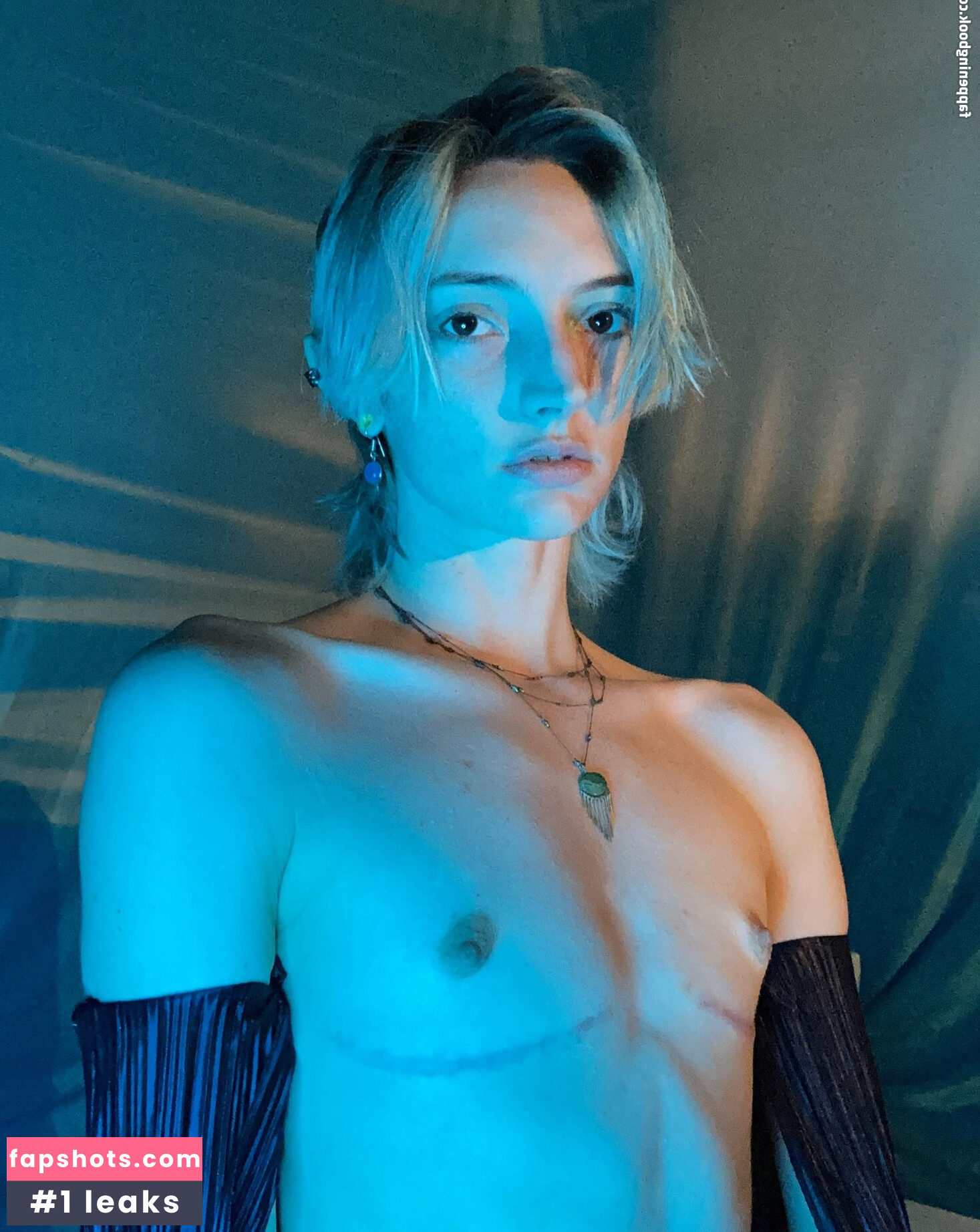 Blue Dream nude babe gallery