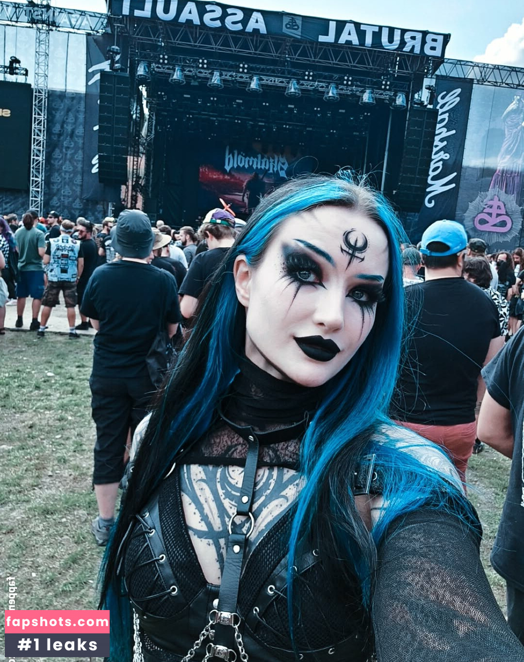 BlueAstrid gallery photo #2