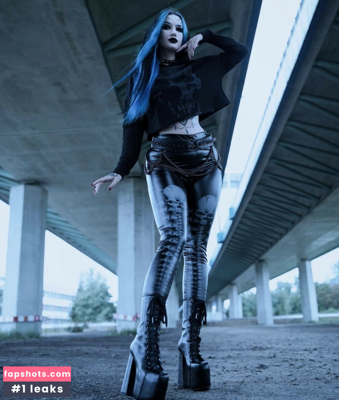 BlueAstrid gallery photo #14