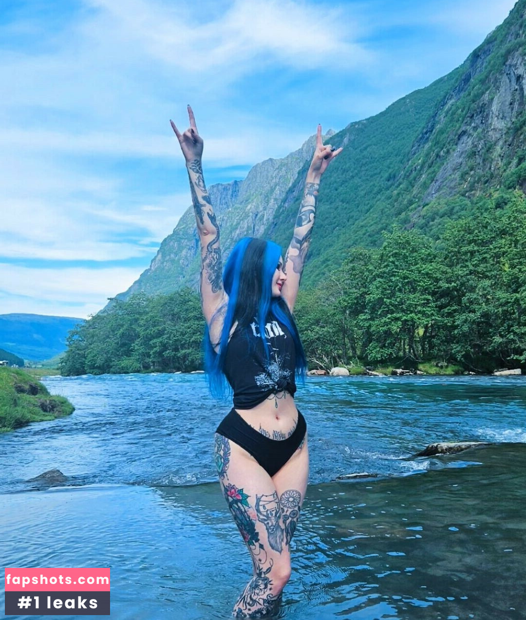 BlueAstrid gallery photo #17