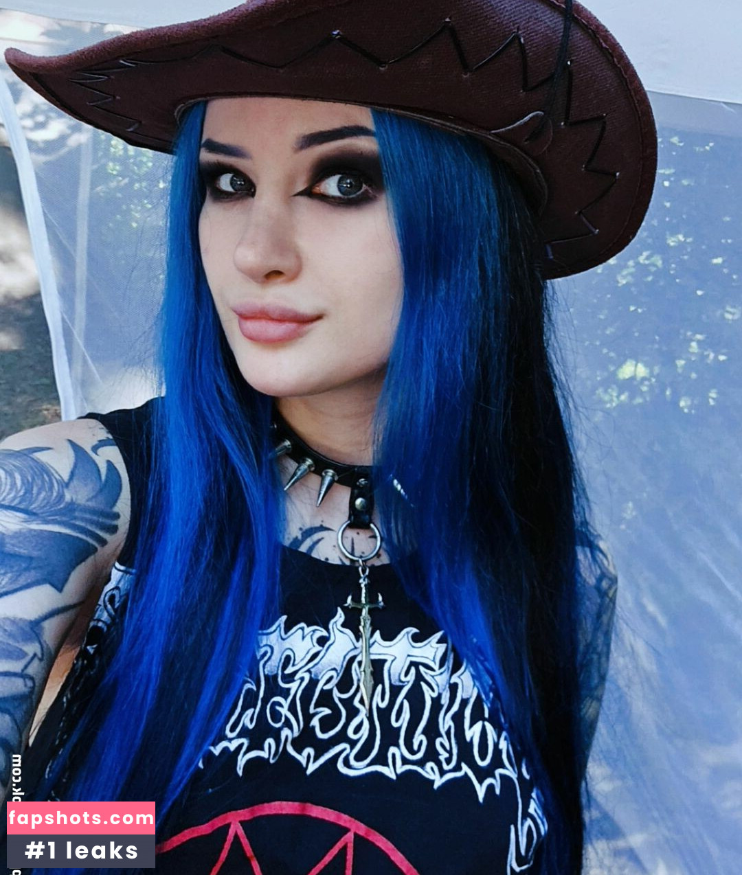 BlueAstrid gallery photo #19