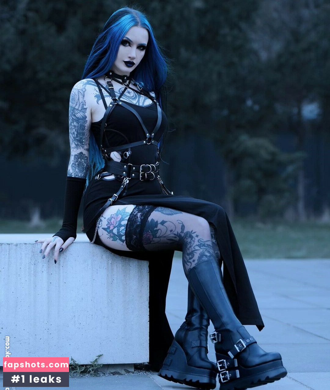 BlueAstrid gallery photo #7