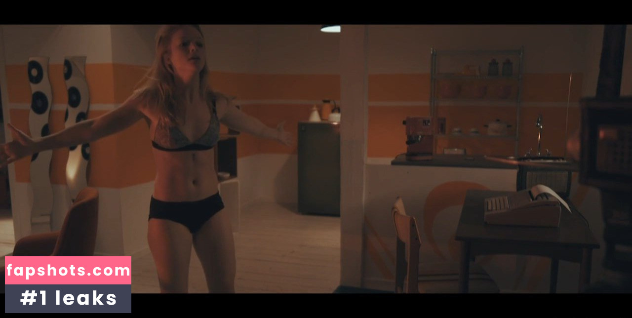 Bolette Engstrom Bjerre gallery photo #2