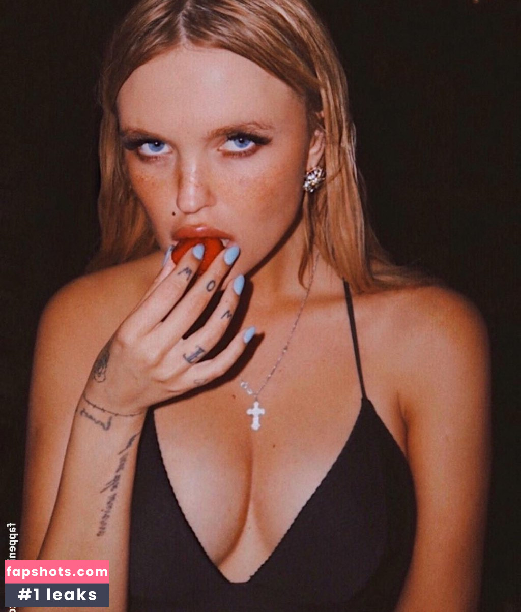 Bonnie Strange gallery photo #151