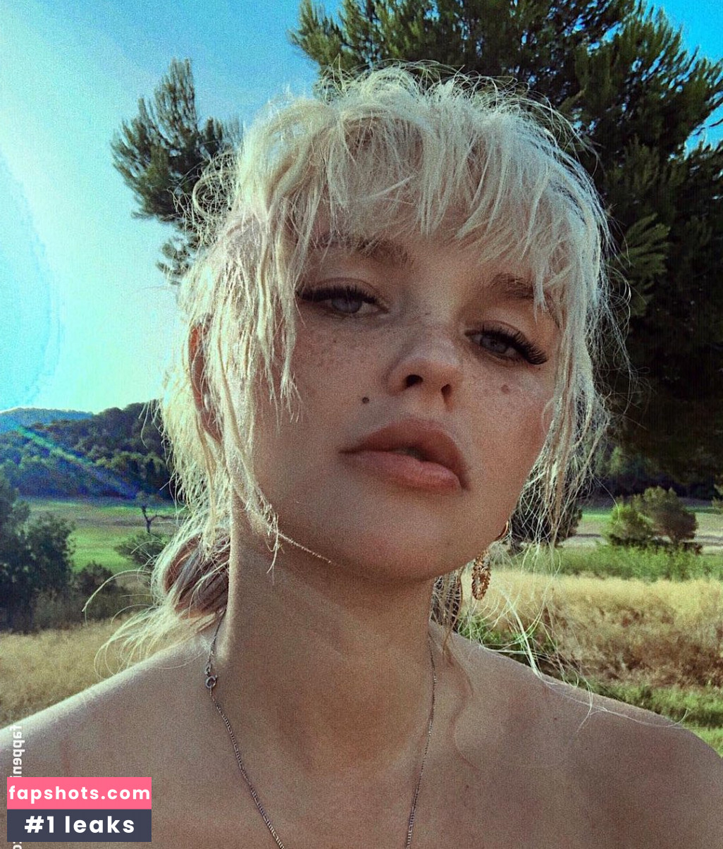 Bonnie Strange gallery photo #197