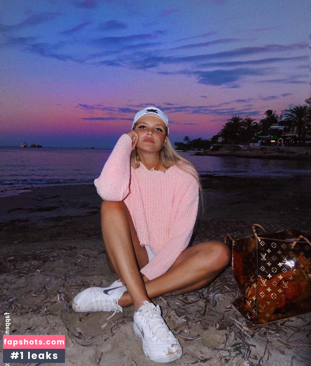 Bonnie Strange gallery photo #218