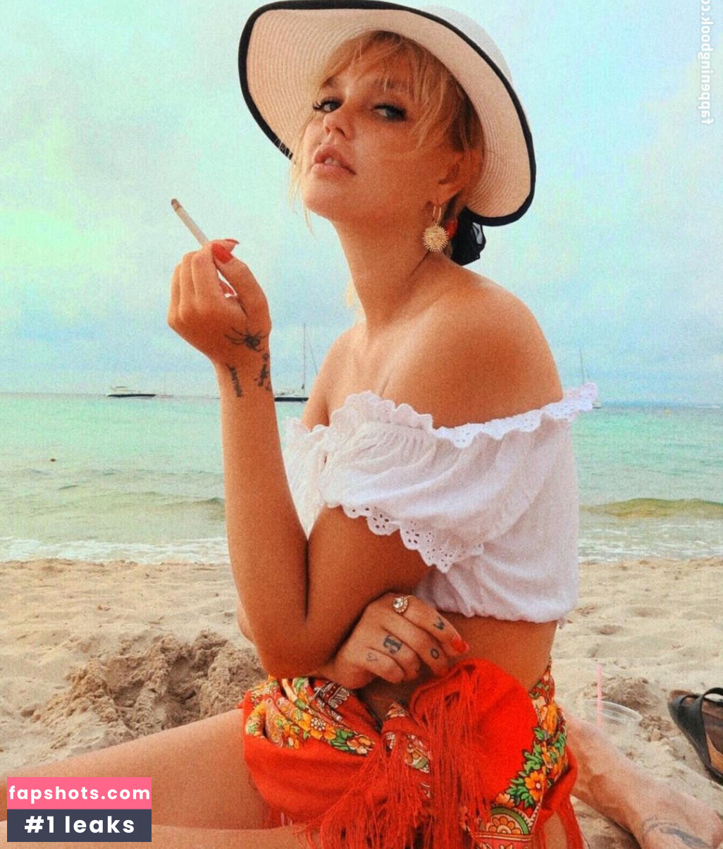 Bonnie Strange gallery photo #219