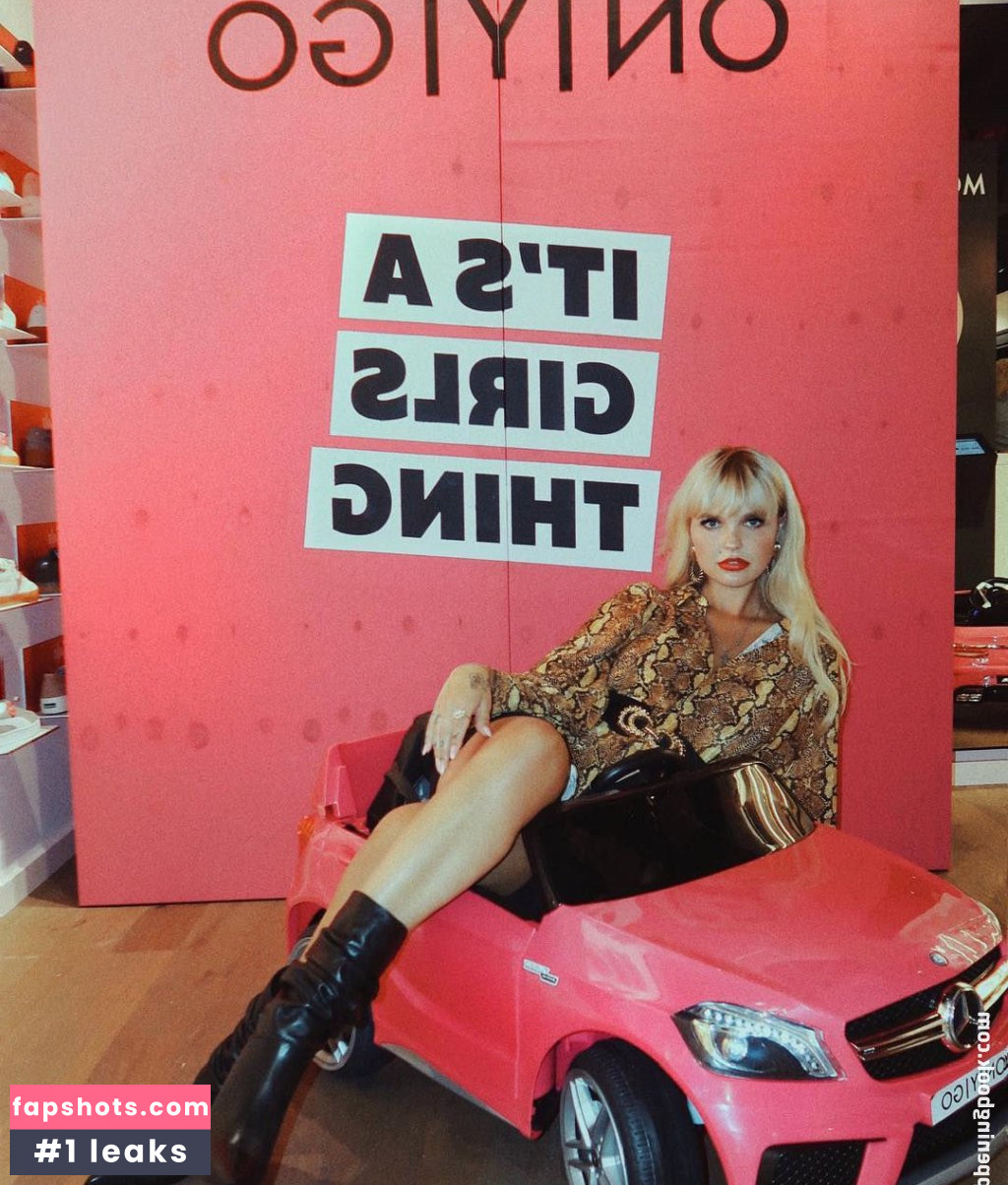 Bonnie Strange gallery photo #223