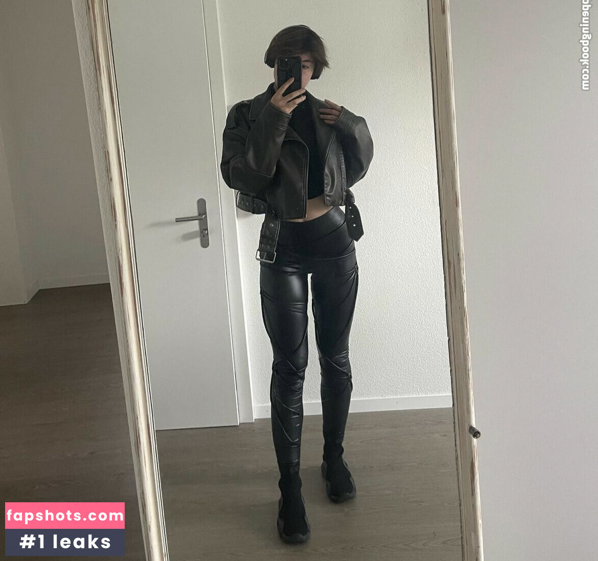 boredgymdarling nude babe gallery