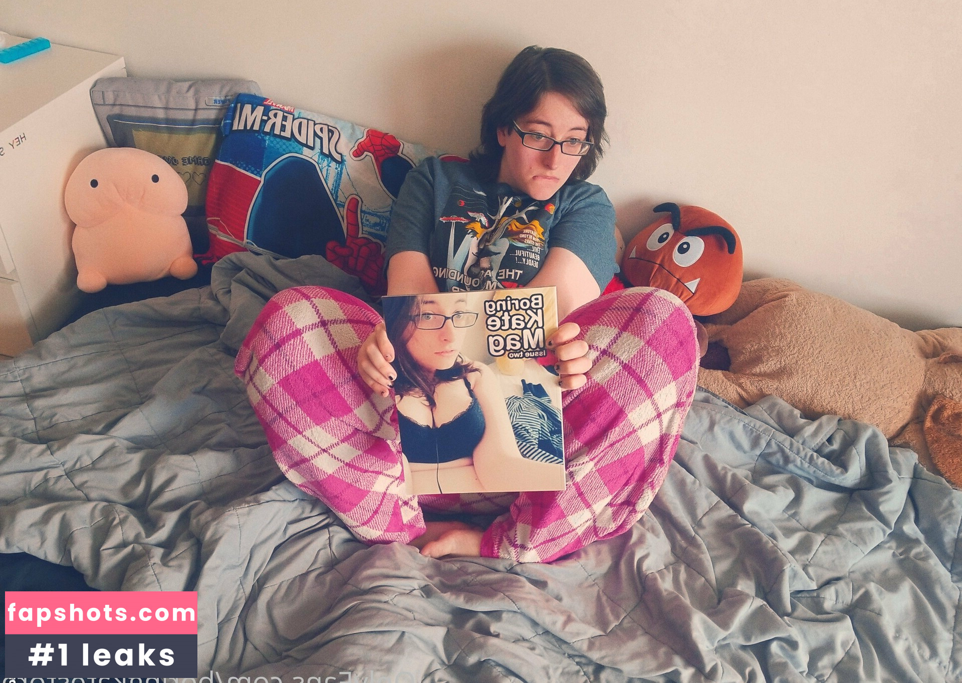 boringkatestore nude babe gallery