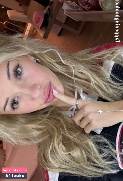 Br3ck13 H1ll gallery photo #5