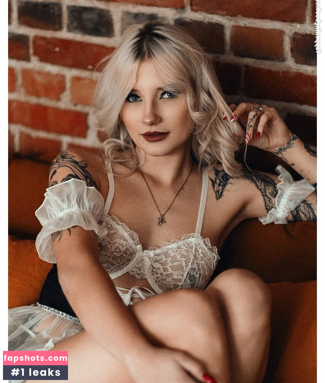 Brewi nude babe gallery