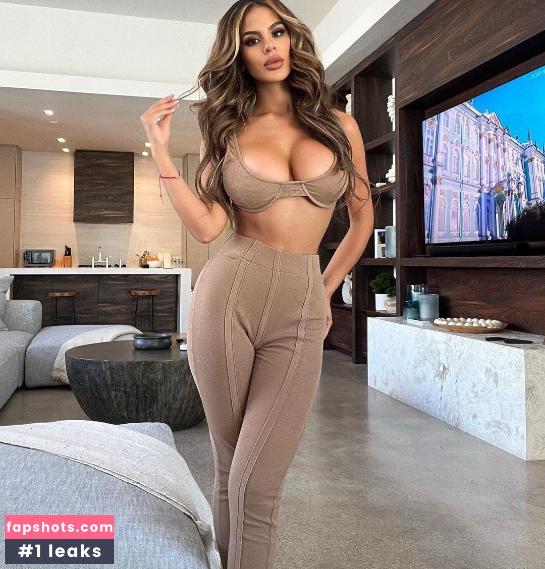 Brianna Gonzalez gallery photo #16