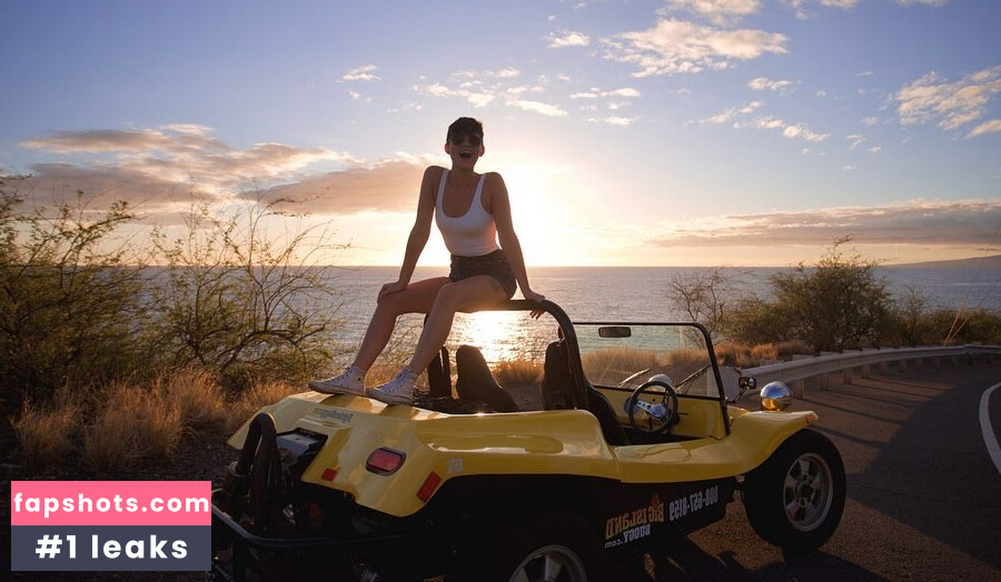 Brianna Hildebrand gallery photo #3