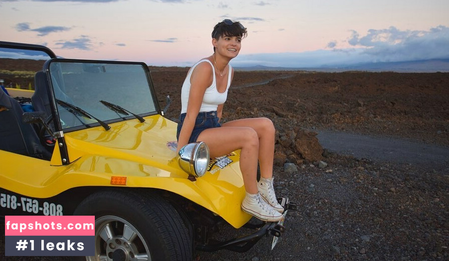 Brianna Hildebrand gallery photo #4