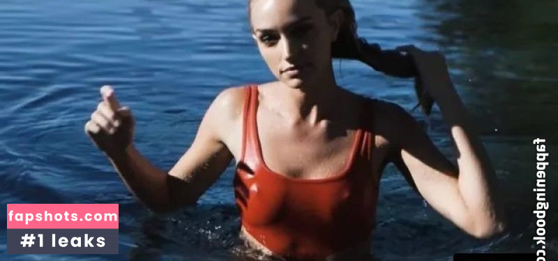 Brianne Howey Filtración Desnuda OnlyFans Foto #8 - Fapshots