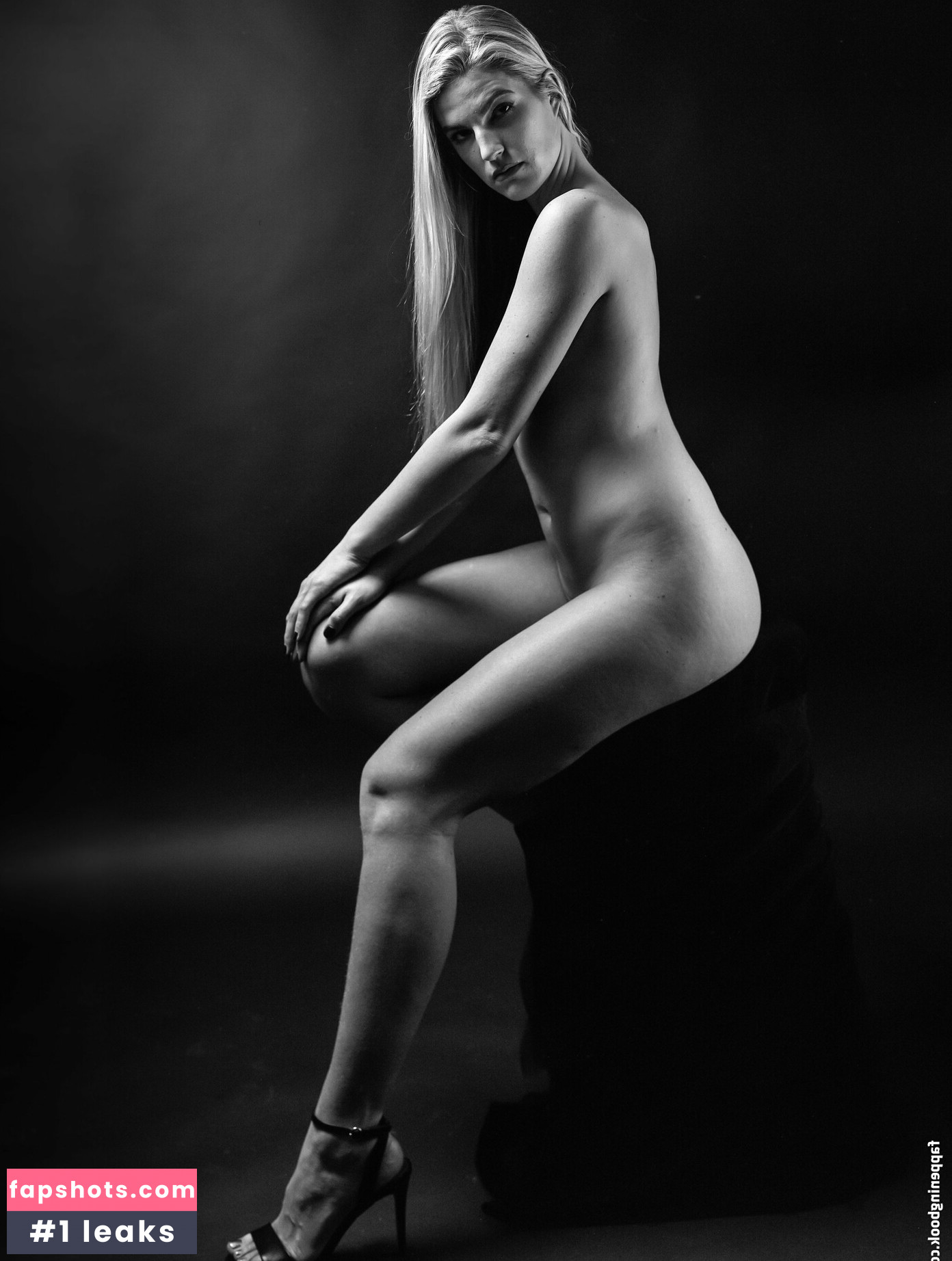 Brielle nude babe gallery