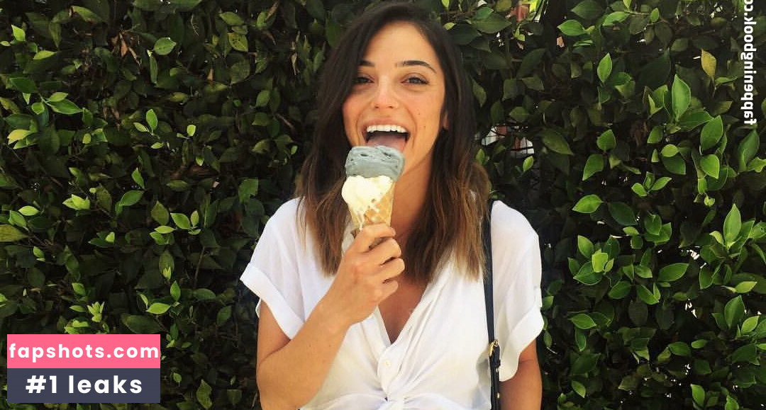 Brigit Sinaga gallery photo #9