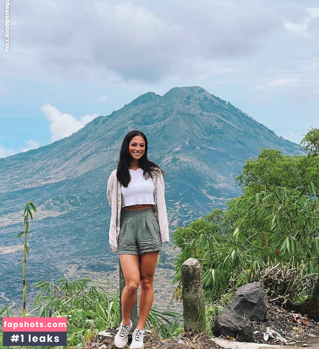 Brigit Sinaga gallery photo #10