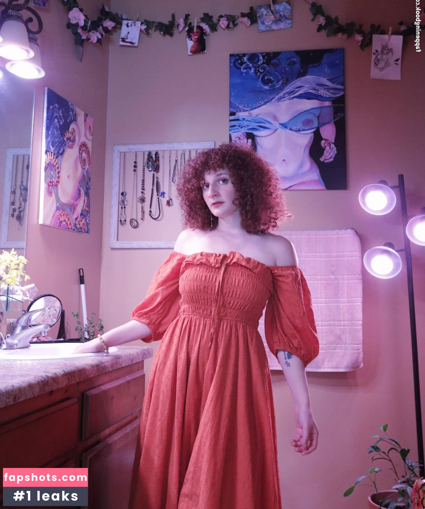 Britanny Simon nude babe gallery