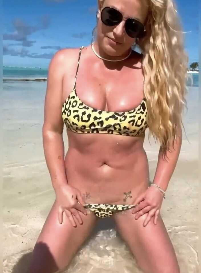 britney-spears Nude Leaks OnlyFans Photos #411 - LeakJerk