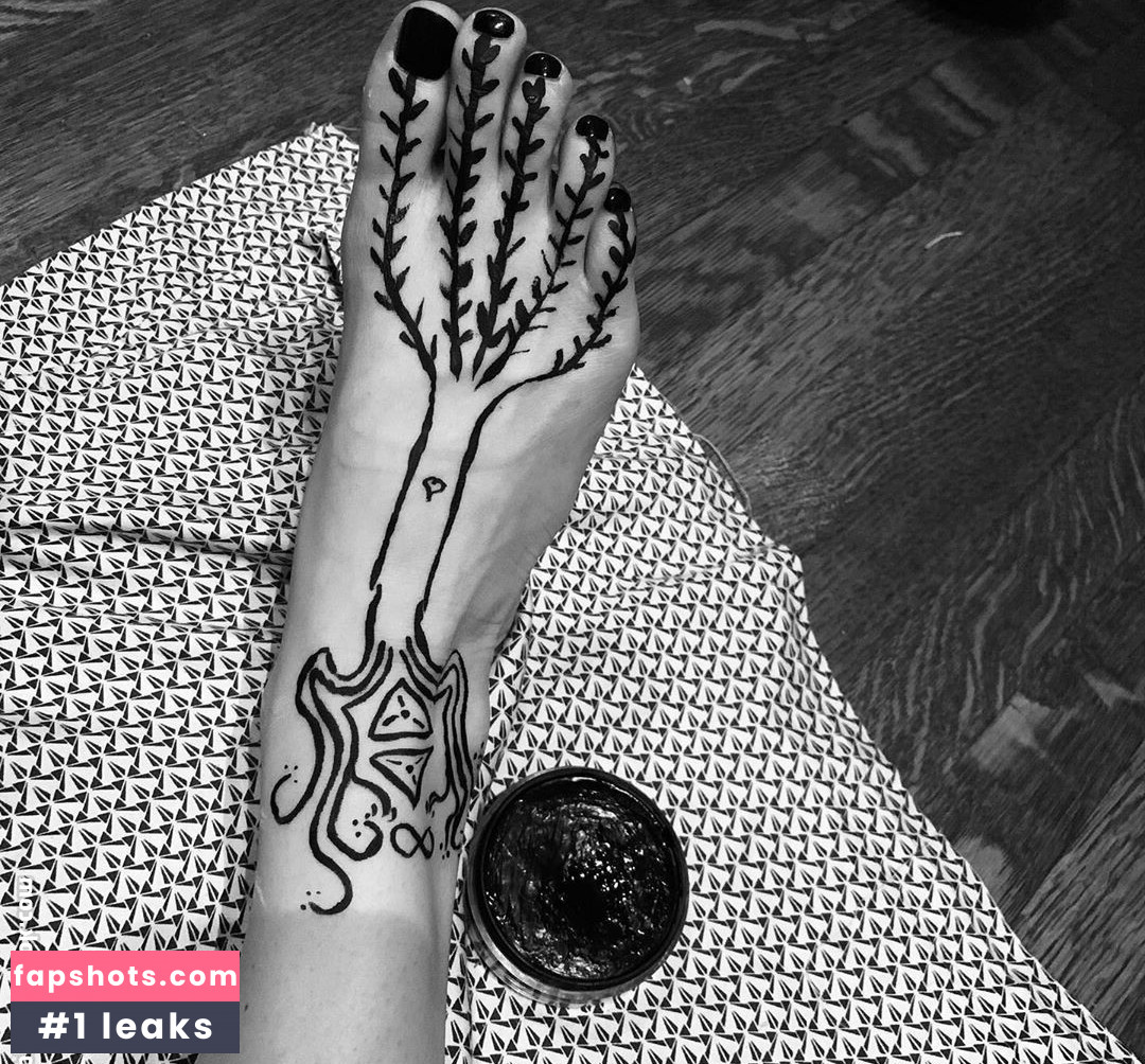 Britt Lower gallery photo #37